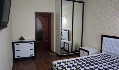 Rent an apartment, Stalinka, Ivanova-ul, Kharkiv, id 124332